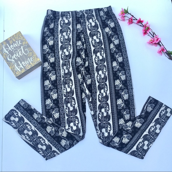 Boutique Pants - ⭐️Bohemian Elephant Print Leggings